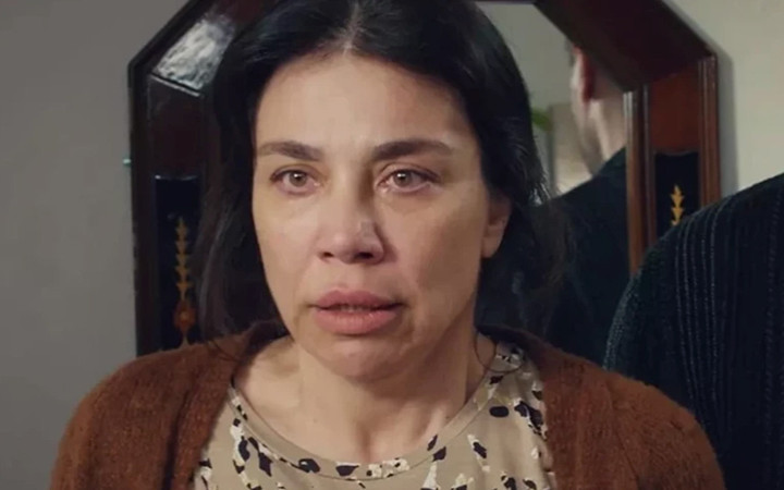 Yeşim Ceren Bozoğlu çocukluk aşkına 30 yıl sonra kavuştu! Dudak dudağa pozları olay