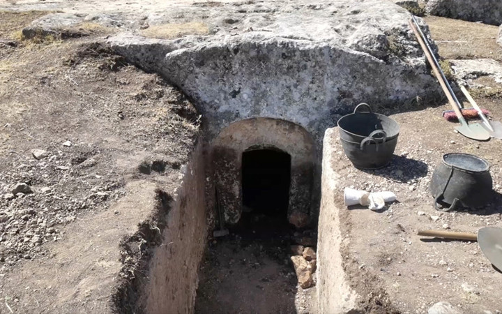 Adıyaman'daki kazıda 1800 yıllık oda mezarı bulundu