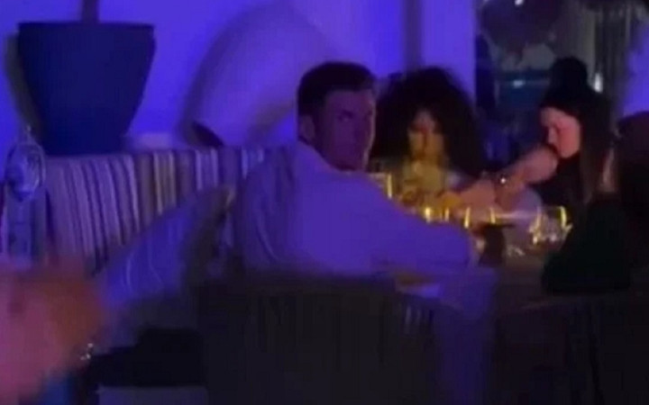 Nihat Doğan'dan yeri yerinden oynatacak iddia: "Bülent Ersoy sevgilisi ve onun eşiyle yemeğe çıktı"