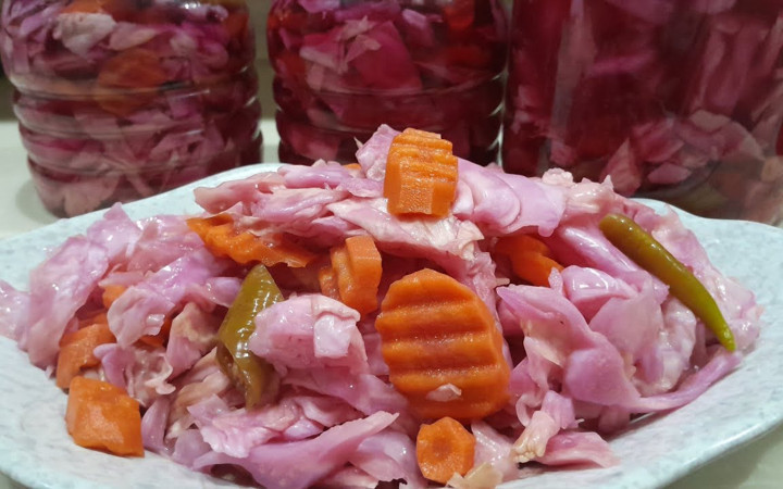 Kütür kütür lahana turşusu kışın vazgeçilmezi! Cvitamini bakımından portakalı solluyor