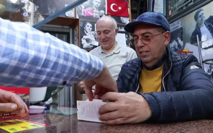 Nimet Abla gişesinde yoğunluk oluştu! Rüyaları süsleyen Milli Piyango biletlerine ilgi büyük