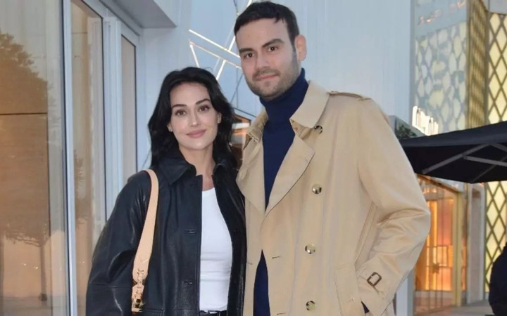 Aşkları ve tatilleri olay! Esra Bilgiç'ten çok özel kareler