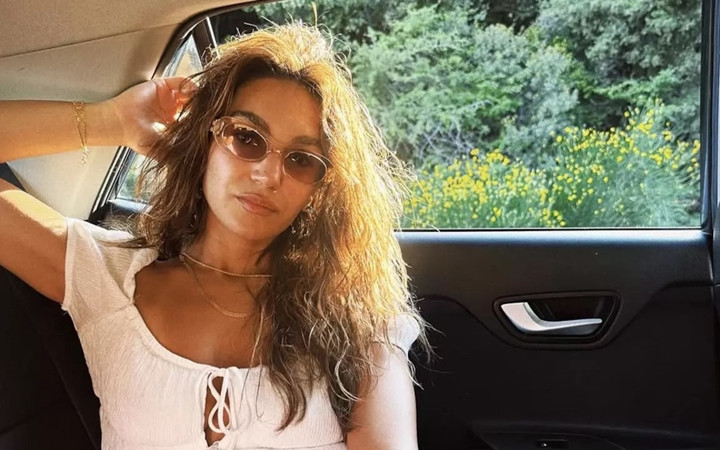 Sahra Şaş kutlamalara doymadı! Güzel oyuncunun pastasındaki not ise olay