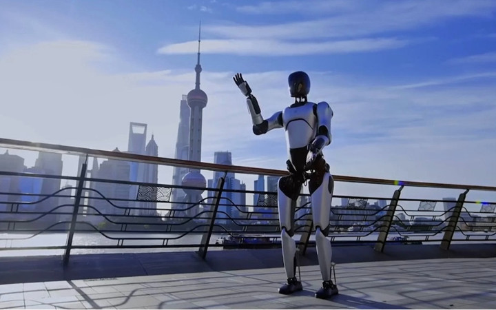 Guinness Dünya Rekoru kırdı! İnsansı robot rota çizerek 106 km yol gitti