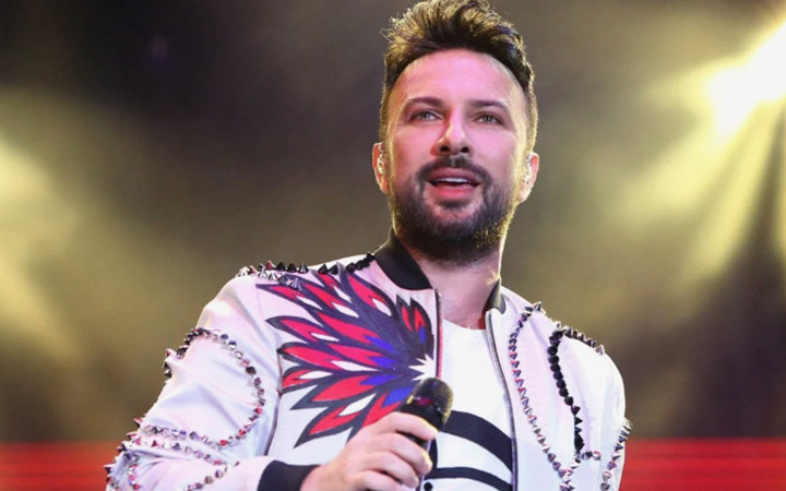 Megastar Tarkan'ı hiç bu açıdan görmediniz! Lise öğretmenleri, liseli Takan'ı tek tek anlattı