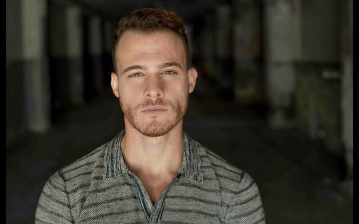 Kerem Bürsin, eski sevgilisinin en yakın arkadaşıyla aşk yaşıyor! O hamlesi her şeyi açık etti