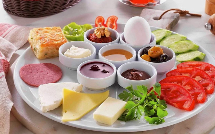 Kahvaltıda bunu yiyenin beyni yaşlanmıyor! Kimse faydalarını bilmiyor