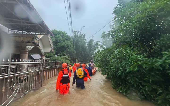 Endonezya'da sel faciası! 10 kişi hayatını kaybetti...