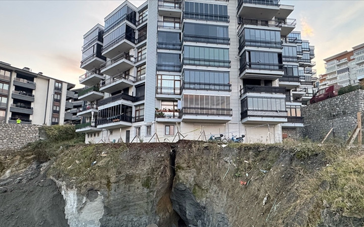 70 Kişi evlerinden tahliye edildi! Bartın'da inşaat kazılan alanda göçük