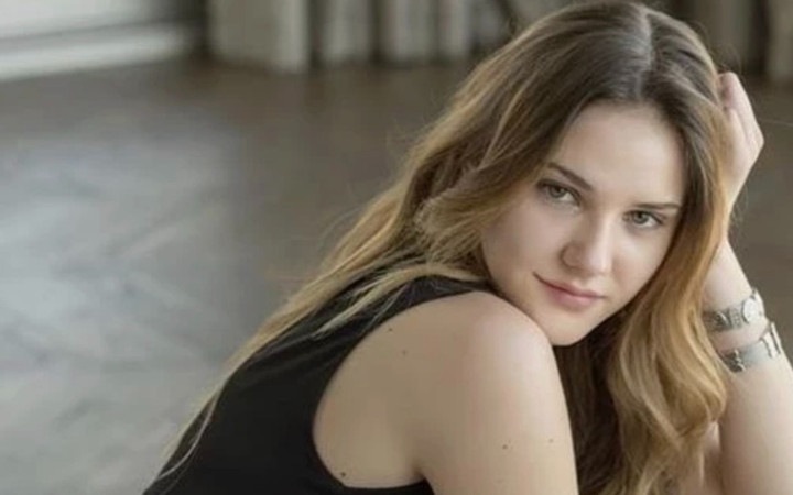 Alina Boz dizisinden bir anda çıkarıldı! Yerine gelen isim bakın kim çıktı...