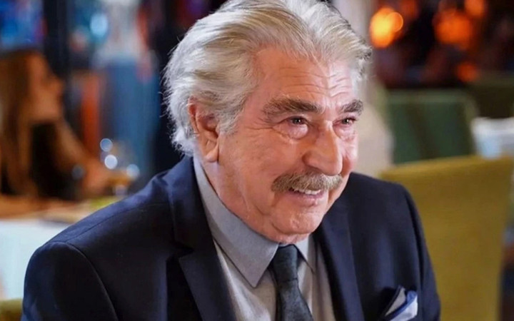 Usta oyuncu Erdal Özyağcılar tekerlekli sandalyede görüntülendi, o hali görenleri endişelendirdi!