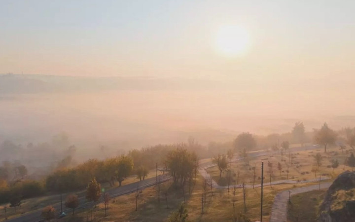 Diyarbakır'da yoğun sis! Tarihi yapılar sis denizinde kayboldu
