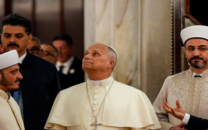 Papa 14. Leo'nun üçüncü gün programının ilk durağı Sultanahmet Camii...
