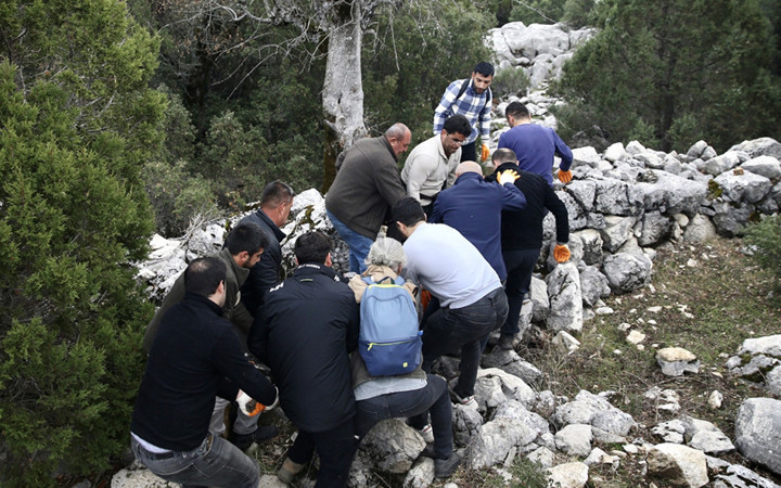 Muğla'da çoban keçilerini otlatırken buldu korumaya alındı! İnsan figürlü mezar steli şaşırttı