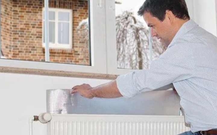 Yansıtıcı yüzeyler ısı tasarrufu sağlıyor! Petek arkası, pencere kenarı ve zeminlere dikkat