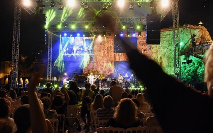 Ünlülerin yılbaşı programları belli oldu! Hangi sanatçı nerede sahne alacak?