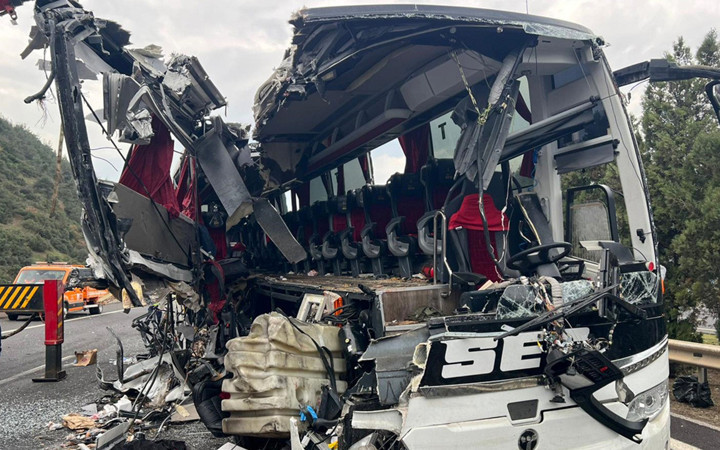 Osmaniye'de yolcu otobüsü tıra çarptı! Ölü ve yaralılar var