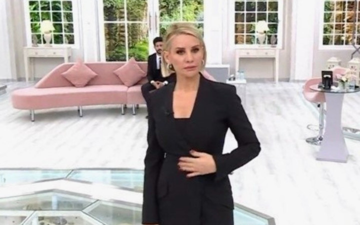 Esra Erol'la da sağında kocası, solunda sevgilisiyle milyonların karşısına çıktı