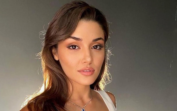 Hande Erçel, Sabancı'yı çabuk unuttu! 45 yaşındaki ünlü yapımcıyla bomba aşk iddiası...