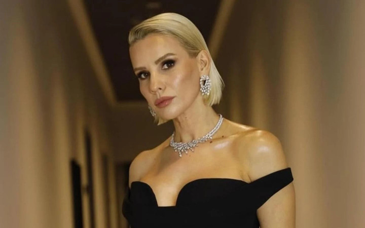 Esra Erol ve Ali Özbir Atina sokaklarından paylaştı! Duygusal kareler...