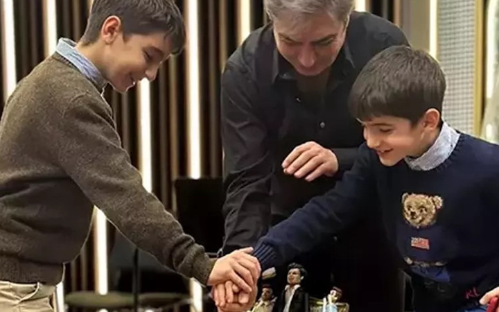 Kurtlar Vadisi'nin unutulmaz ismi 54 yaşında! Necati Şaşmaz oğulları ile paylaştı...