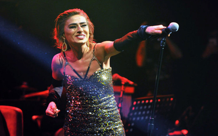 İbo Show'da sürpriz performans! Yıldız Tilbe'nin dansı geceye damga vurdu