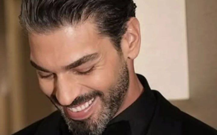 Oyuncu Şükrü Özyıldız kaslarını paylaştı! Takipçileri kayıtsız kalamadı...