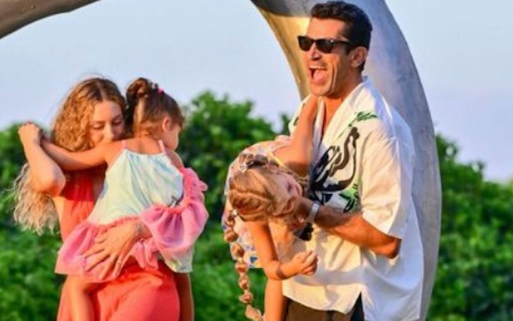 Sinem Kobal'dan 2025'e veda! İşte son karesi...