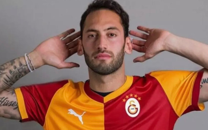 Galatasaray camiasına kötü haber! Hakan Çalhanoğlu imzayı atıyor...