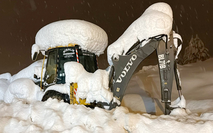 Kar ve tipi etkili oluyor! Bu yollar ulaşıma kapandı 133 sefer iptal edildi