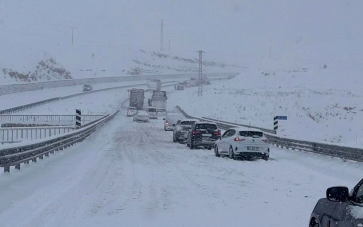 Türkiye kara teslim! Kar çilesi bitiyor mu? Meteoroloji'den yeni uyarı geldi...