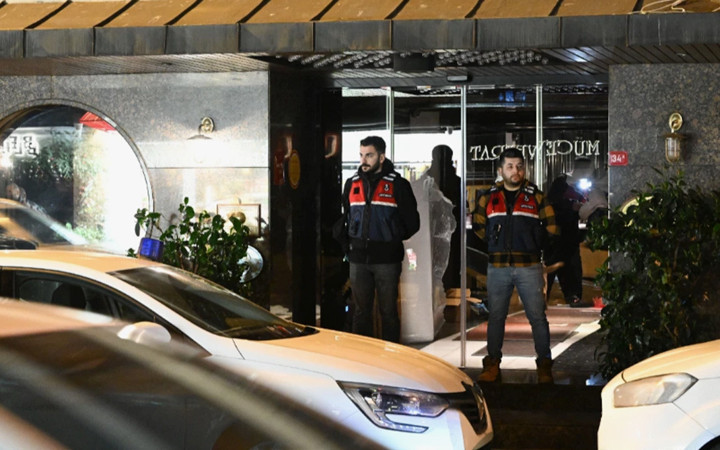 Baskının perde arkası aralandı! Ünlülerin sık gittiği mekanda gizli oda bulundu