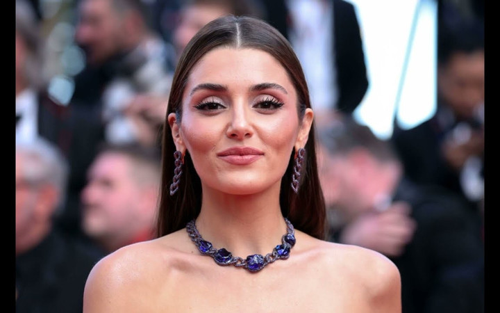 Demet Akalın'dan Hande Erçel'e tuhaf yorum! Elbisesine öyle şeyler söyledi ki...