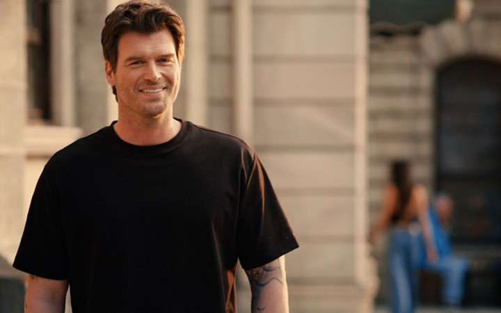 Yeniden TV dizisinde yer alacak! Kıvanç Tatlıtuğ açıkladı...