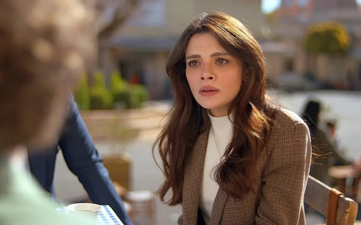 Sinem Ünsal'a ödül gecesinde yoğun ilgi! Prestij Ödülünün sahibi oldu...