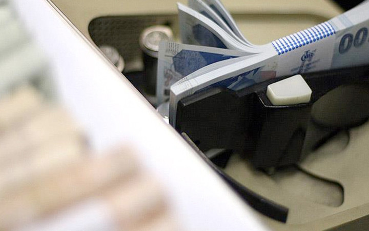 Memur ve emekliler dikkat zamlı maaşlar hesaplara yatırılıyor! İşte ödeme takvimi