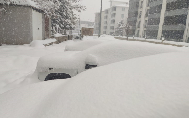 Ülkecek resmen donuyoruz! Kar kalınlığı 20 santimi aşacak: 9 kente yeniden kar ve fırtına uyarısı...