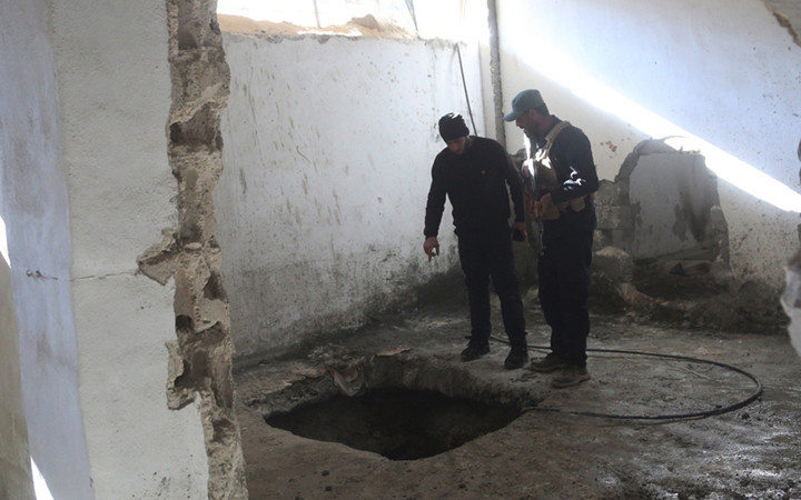 YPG'den kurtarılan Rakka'da stadyuma kazılan tüneller ve hapishane görüntülendi