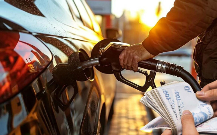 Motorinin litresi 60 liraya koşuyor! Bu gece çok büyük zam var benzin ise...
