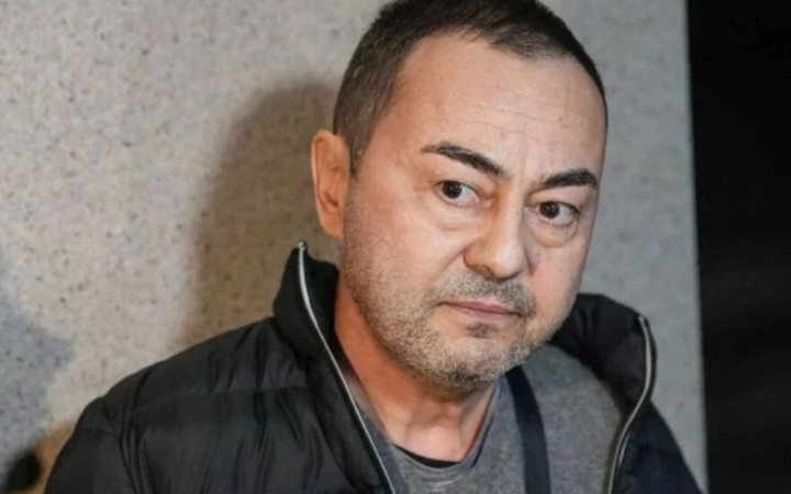 İzleyenler panik oldu! MS hastası Serdar Ortaç sahnede öyle bir düştü ki...