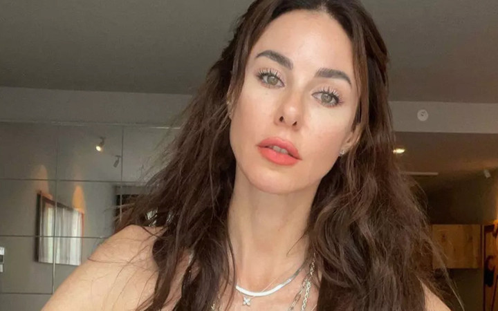 Defne Samyeli ateş püskürdü! ''Bu bir ihbar yazısıdır!''