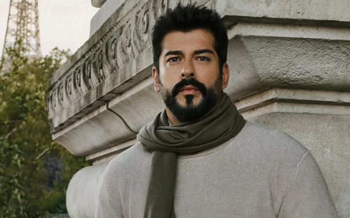 Burak Özçivit’in garajı servet değerinde! Aracının fiyatı ağızları açık bıraktı