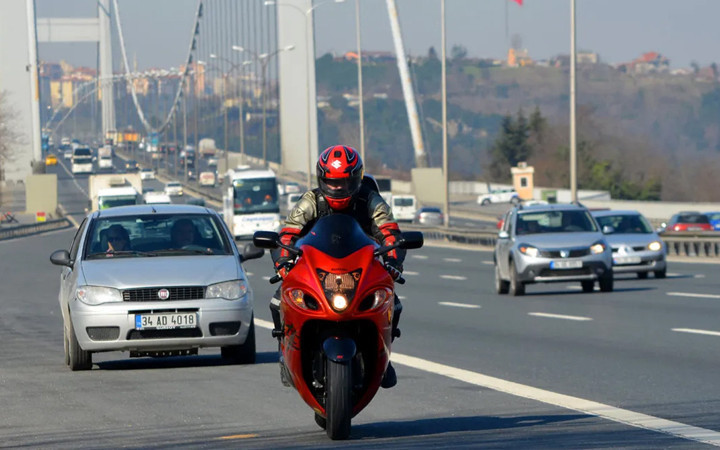 Trafikte bunu yapan motor ve bisiklet sürücüsü yandı! Cezası arttı