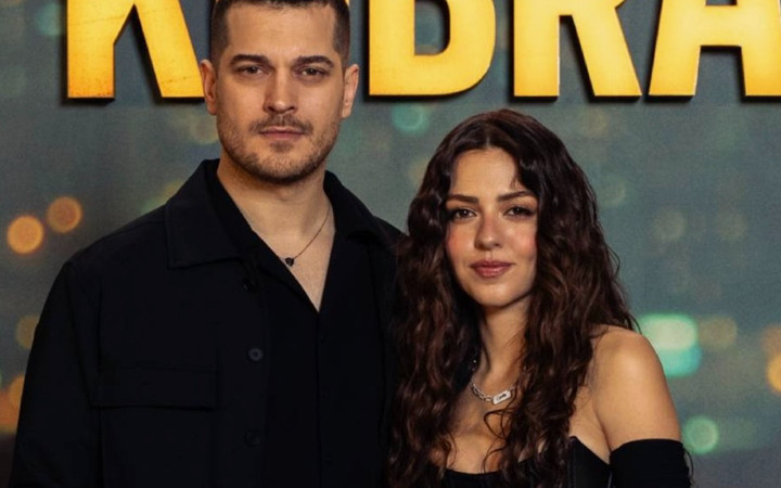 Çağatay Ulusoy ilk kez yapacak! Tatil sonrası kız isteme töreninde görüldü