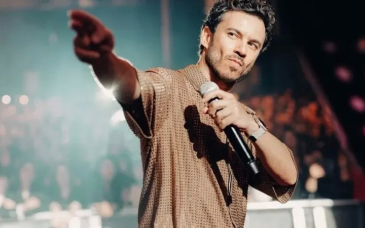 Şarkıcı Buray'dan 50 milyonluk lüks otomobil! Yolların tozunu attırdı...