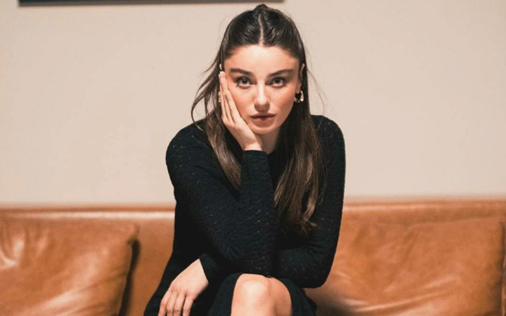 Ayça Ayşin Turan’dan sürpriz imaj! Tesettüre girdi o hali olay oldu