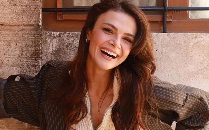 Uzak Şehir'in Alya'sı Sinem Ünsal yayınladı! Sosyal medyayı sallandı