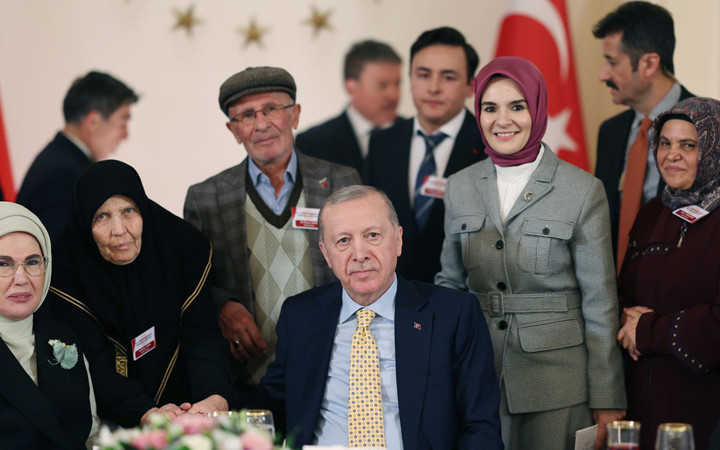 Cumhurbaşkanı Erdoğan, şehit aileleriyle iftar programında bir araya geldi