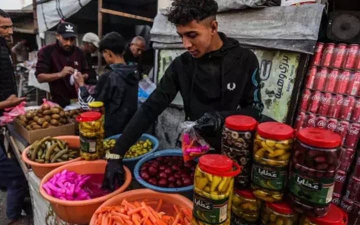 Gazze'de Ramazan hareketliliği! Pazarda görülen o kutular şaşkınlık yarattı