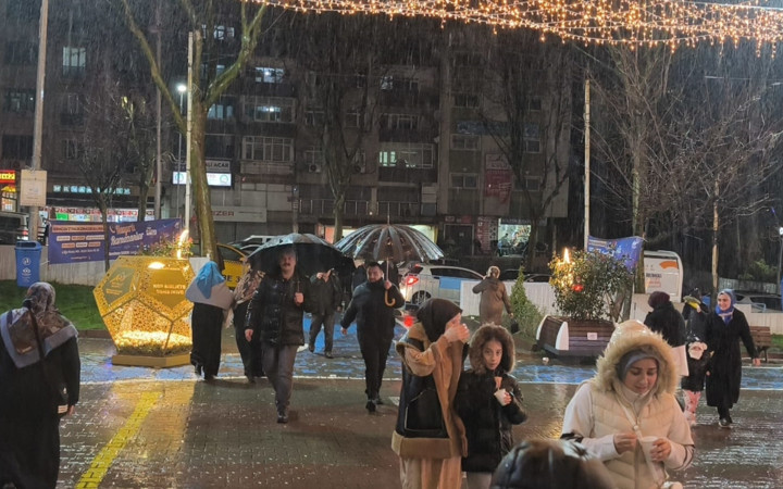 AKOM uyarmıştı: İstanbul'da kuvvetli sağanak başladı...